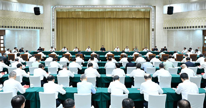 Xi Jinping enfatiza maiores esfor?os para construir uma bela Xinjiang na busca da moderniza??o chinesa
