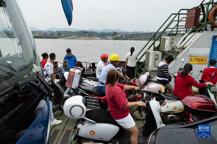 Sichuan: constru??o de ponte p?e termo ao uso de balsas em Yibin