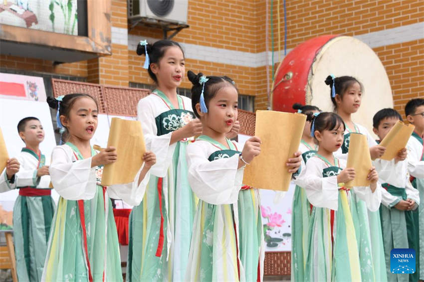 Novo semestre escolar come?a em toda a China