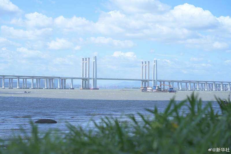 Primeira ferrovia de alta velocidade sobre o mar da China entra em fase experimental de opera??o