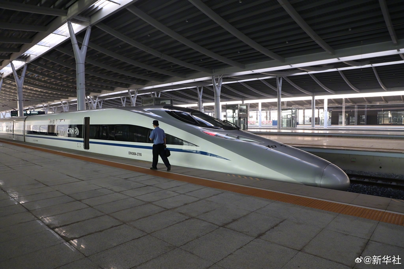 Primeira ferrovia de alta velocidade sobre o mar da China entra em fase experimental de opera??o