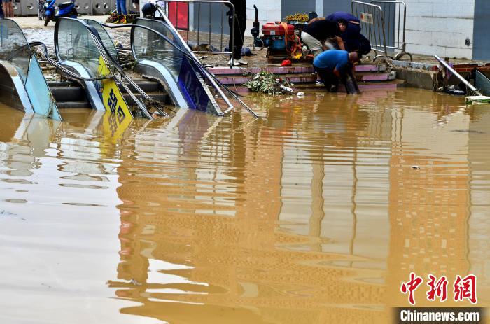 Inunda??es afetam gravemente áreas urbanas e rurais no leste da China devido ao tuf?o Haikui