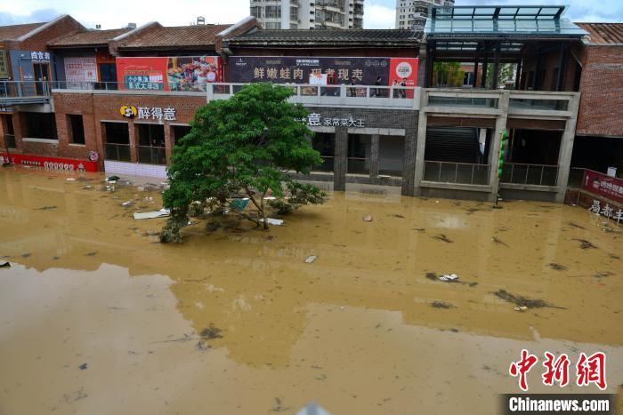 Inunda??es afetam gravemente áreas urbanas e rurais no leste da China devido ao tuf?o Haikui