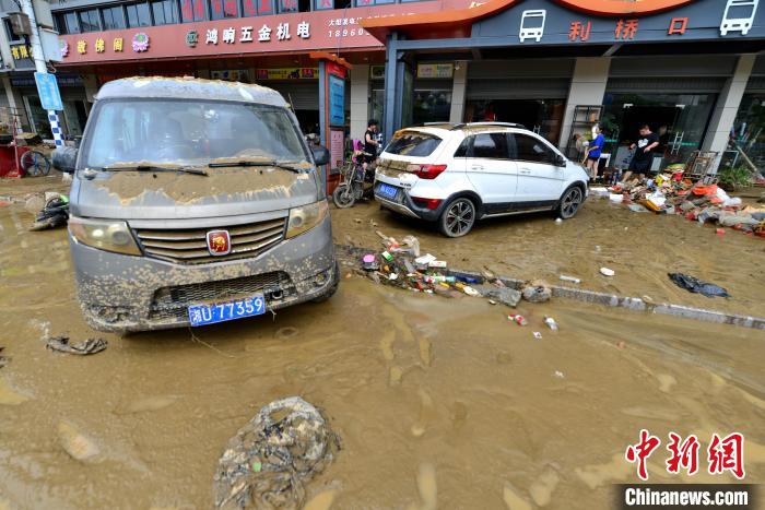 Inunda??es afetam gravemente áreas urbanas e rurais no leste da China devido ao tuf?o Haikui