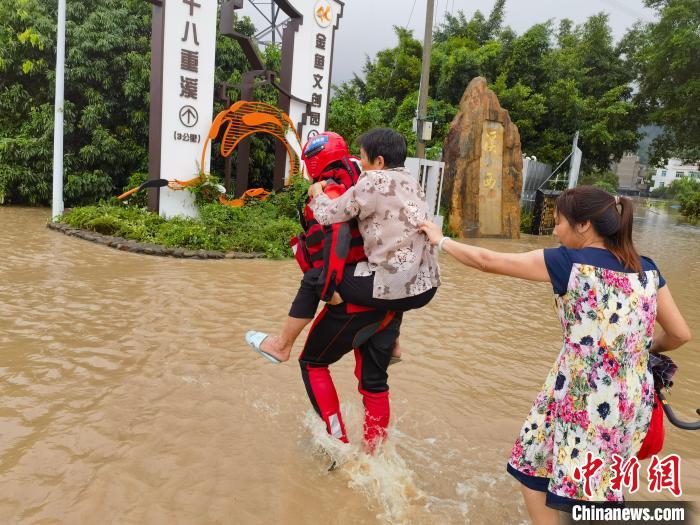 Cidade chinesa de Fuzhou evacua mais de 36 mil moradores devido ao tuf?o Haikui