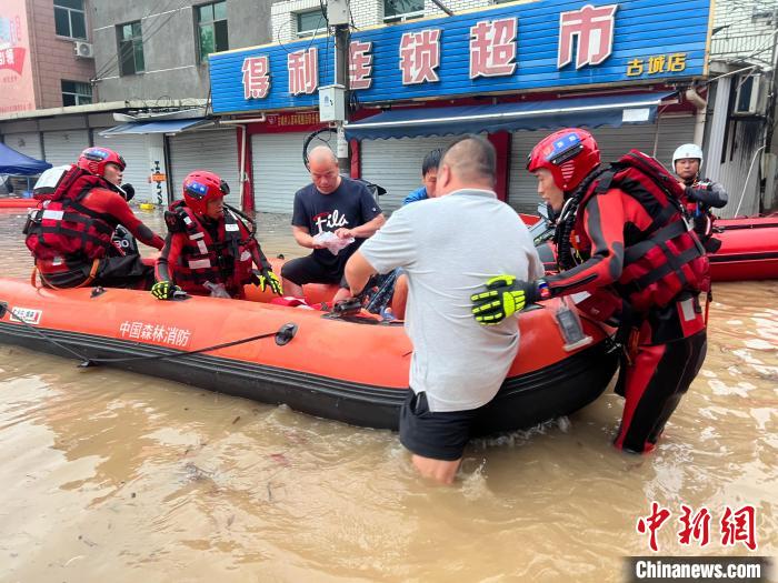 Cidade chinesa de Fuzhou evacua mais de 36 mil moradores devido ao tuf?o Haikui