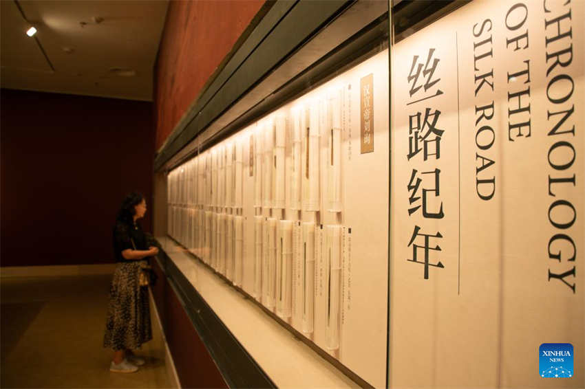Mais de 1.000 tiras de bambu est?o em exposi??o em museu chinês