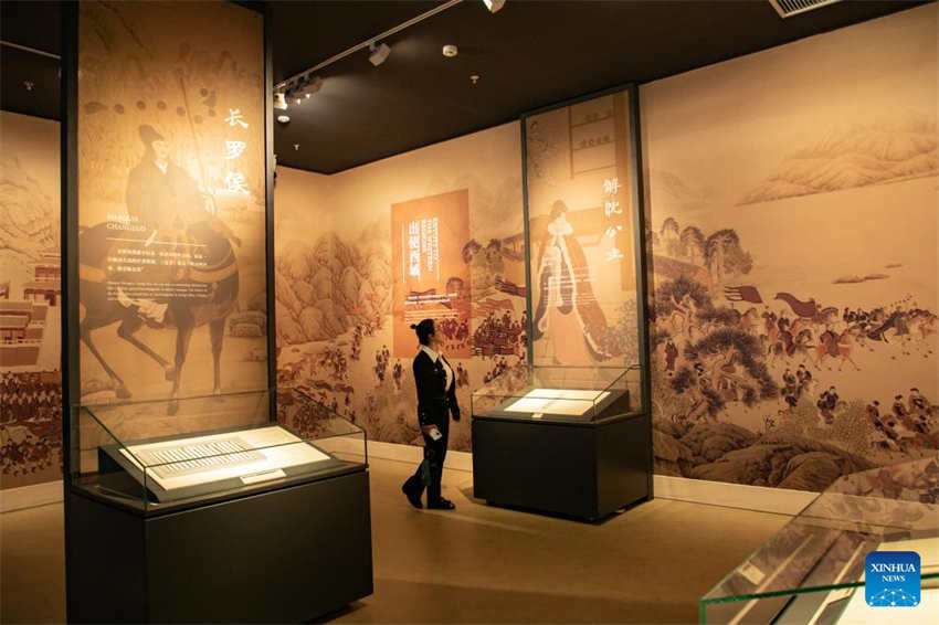 Mais de 1.000 tiras de bambu est?o em exposi??o em museu chinês