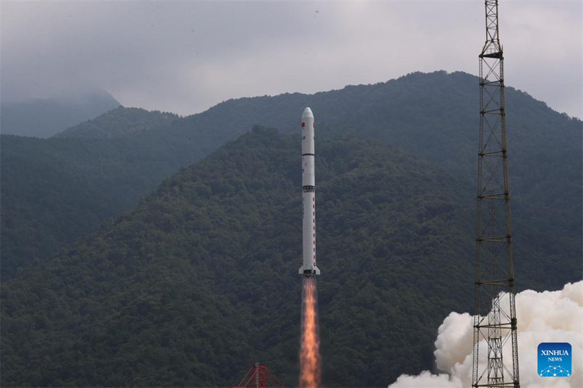 China lan?a novo satélite de sensoriamento remoto com sucesso