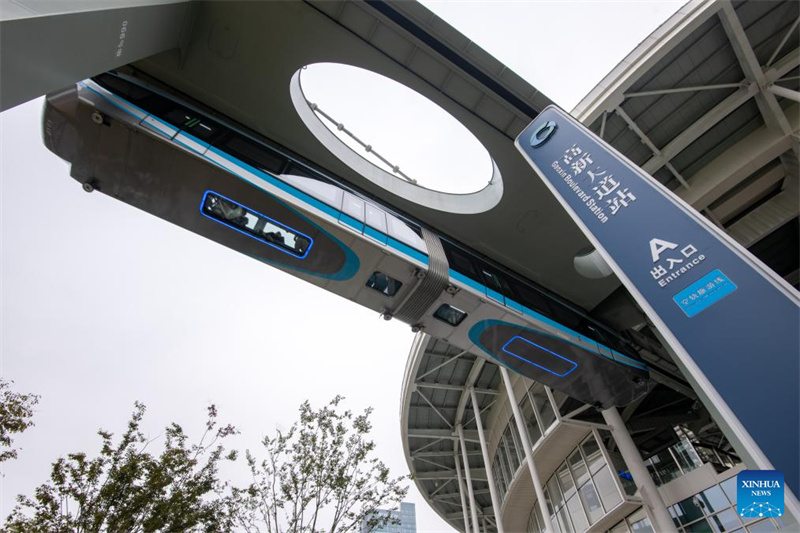 China lan?a primeira linha suspensa de monotrilho em Wuhan