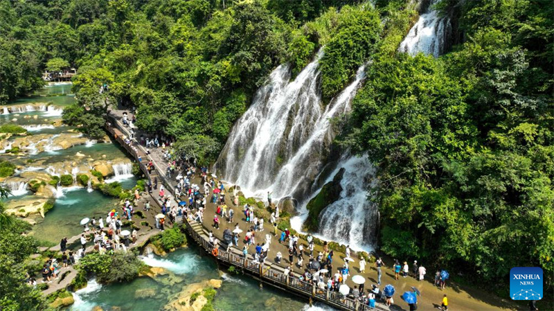 Povo chinês desfruta do feriado do Dia Nacional em todo o país