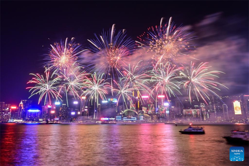 Hong Kong lan?a fogos de artifício para celebrar Dia Nacional após um hiato de 5 anos