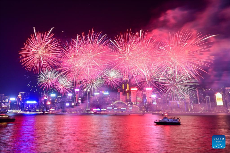 Hong Kong lan?a fogos de artifício para celebrar Dia Nacional após um hiato de 5 anos