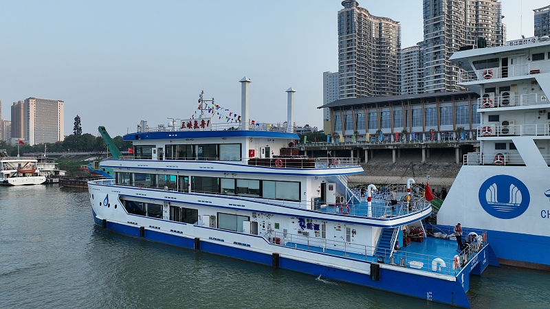 Primeira embarca??o a hidrogênio da China realiza viagem inaugural nas águas de Hubei