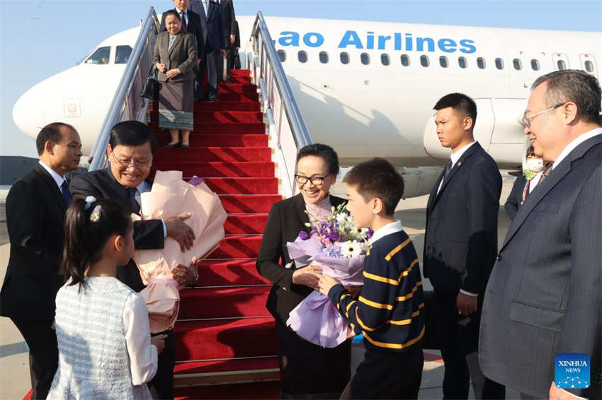 Presidente do Laos chega a Beijing para 3o Fórum do Cintur?o e Rota para Coopera??o Internacional