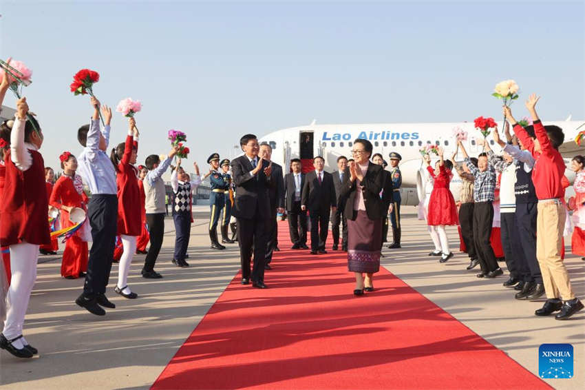 Presidente do Laos chega a Beijing para 3o Fórum do Cintur?o e Rota para Coopera??o Internacional