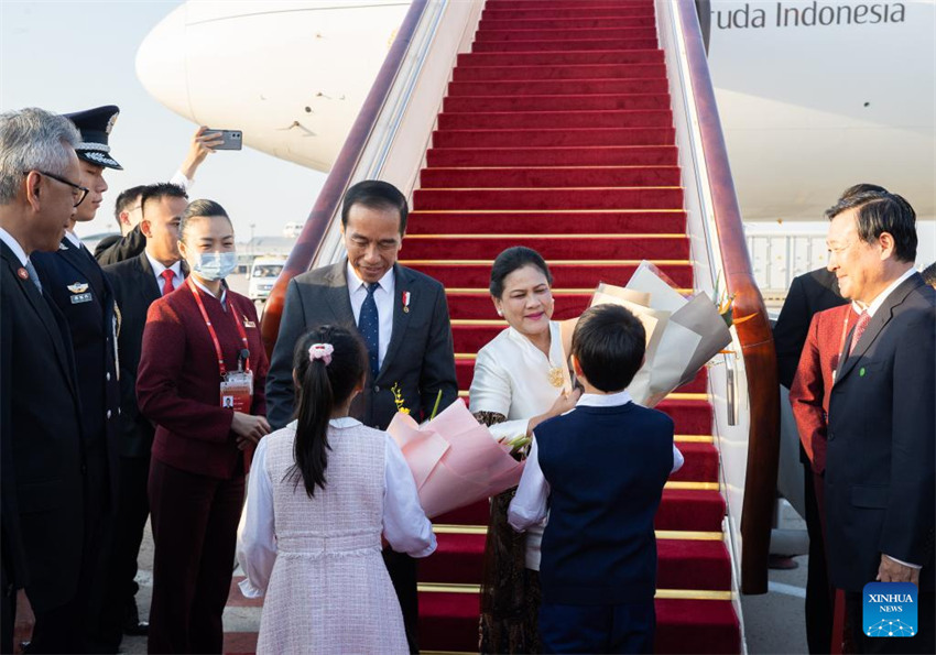 Presidente indonésio chega a Beijing para 3o Fórum do Cintur?o e Rota para Coopera??o Internacional