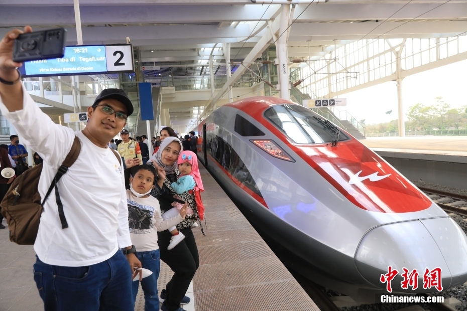 Ferrovia de alta velocidade Jacarta-Bandung entra em opera??o