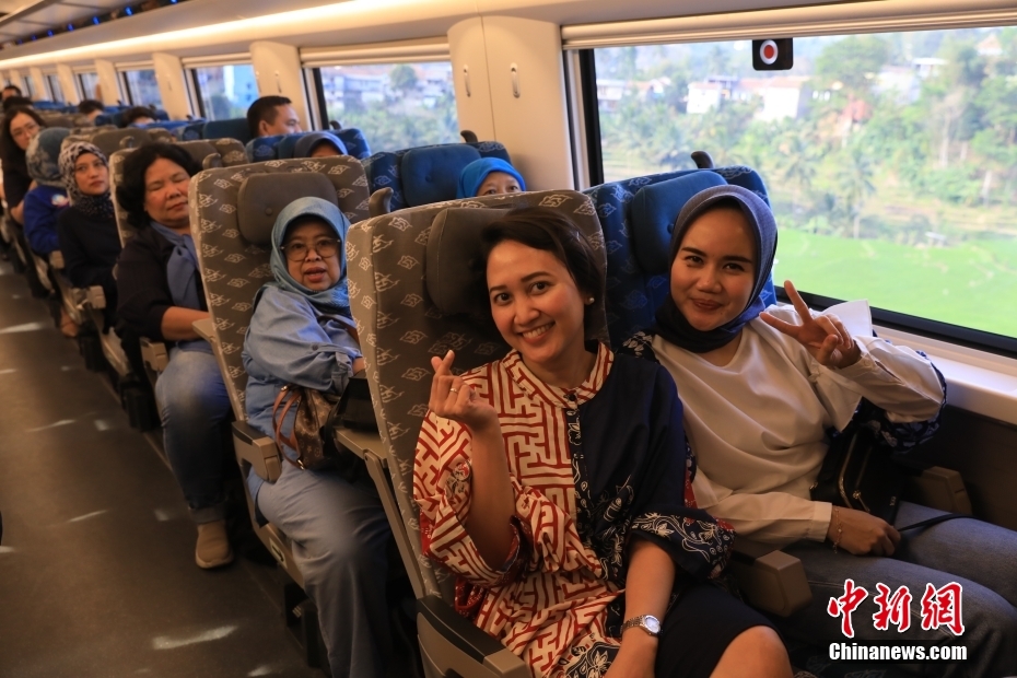 Ferrovia de alta velocidade Jacarta-Bandung entra em opera??o