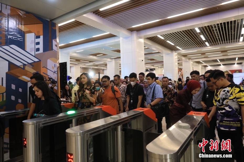 Ferrovia de alta velocidade Jacarta-Bandung entra em opera??o