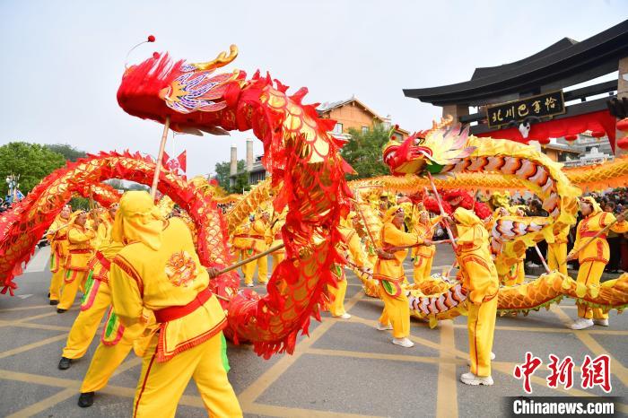 Condado aut?nomo de etnia Qiang de Beichuan celebra 20o aniversário de sua funda??o, sudoeste da China