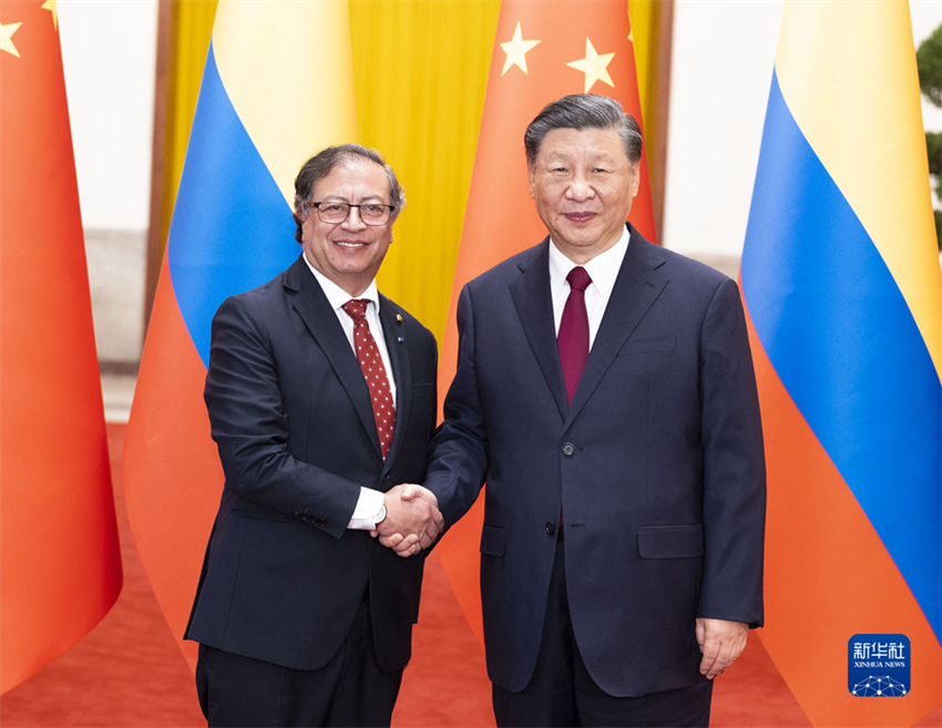 Xi Jinping realiza conversa??es com presidente colombiano, elevando os la?os para parceria estratégica