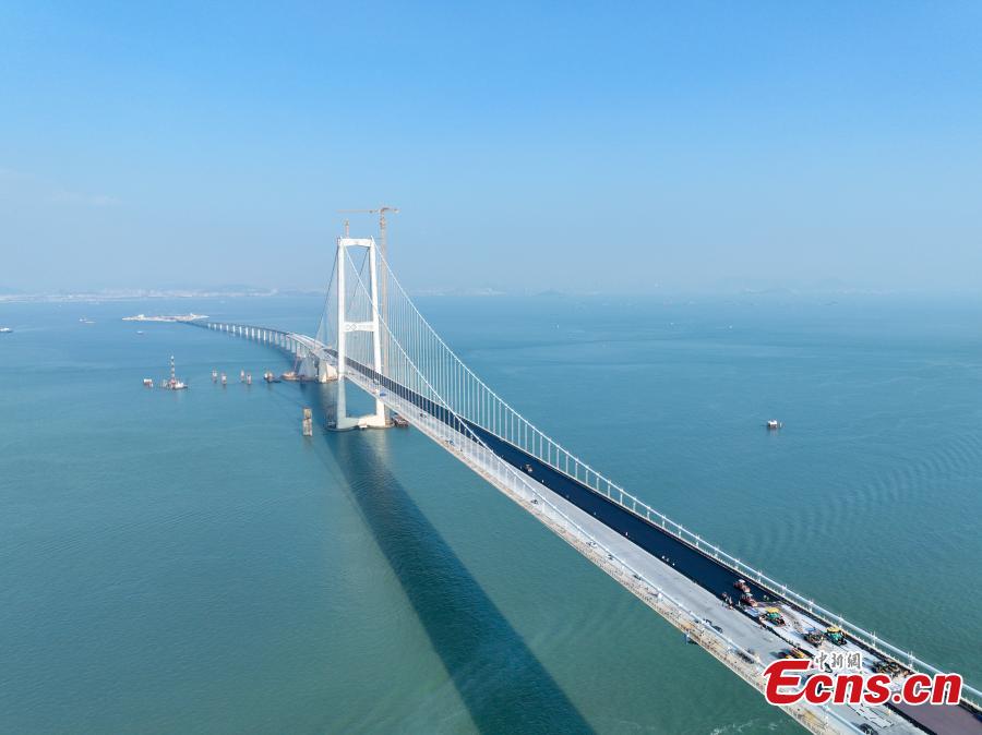 Pavimento em deck de a?o foi concluído na ponte Lingdingyang, no sul da China