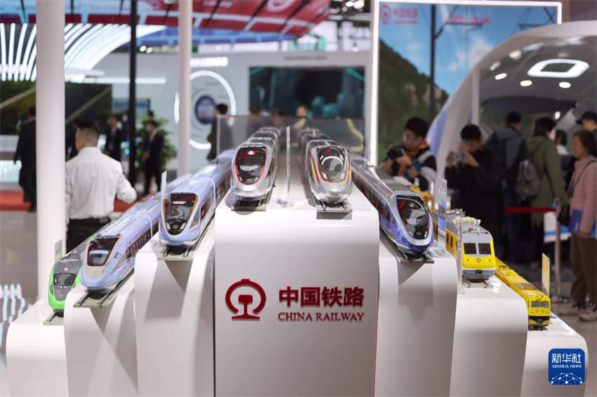Exposi??o de tecnologia e equipamentos ferroviários come?a em Beijing