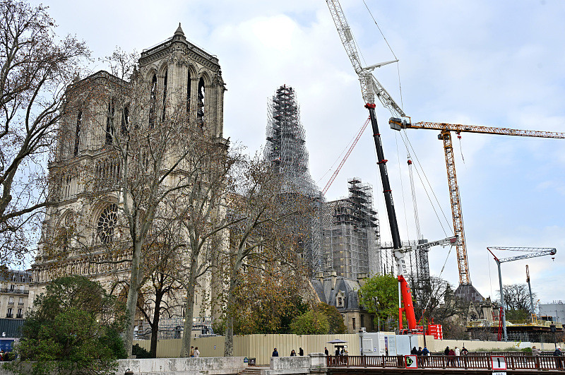Trabalhos de restaura??o continuam no pós-incêndio em Notre Dame