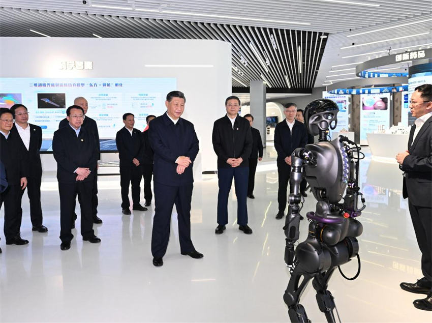 Xi Jinping destaca acelera??o da transforma??o de Shanghai em metrópole internacional socialista moderna