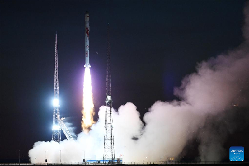 China lan?a foguete transportador Zhuque-2 com três satélites