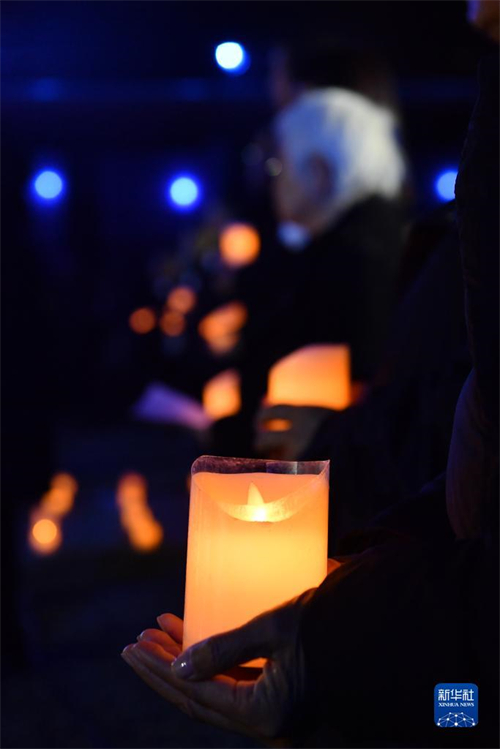 Nanjing realiza cerim?nia à luz de velas em homenagem às vítimas do massacre
