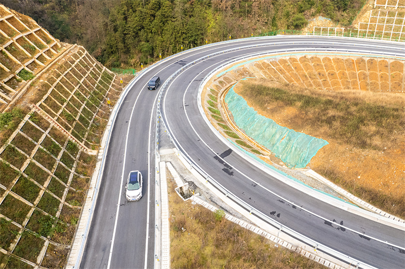 Autoestrada Guanzhuang-Xinhua na província chinesa de Hunan entra em opera??o