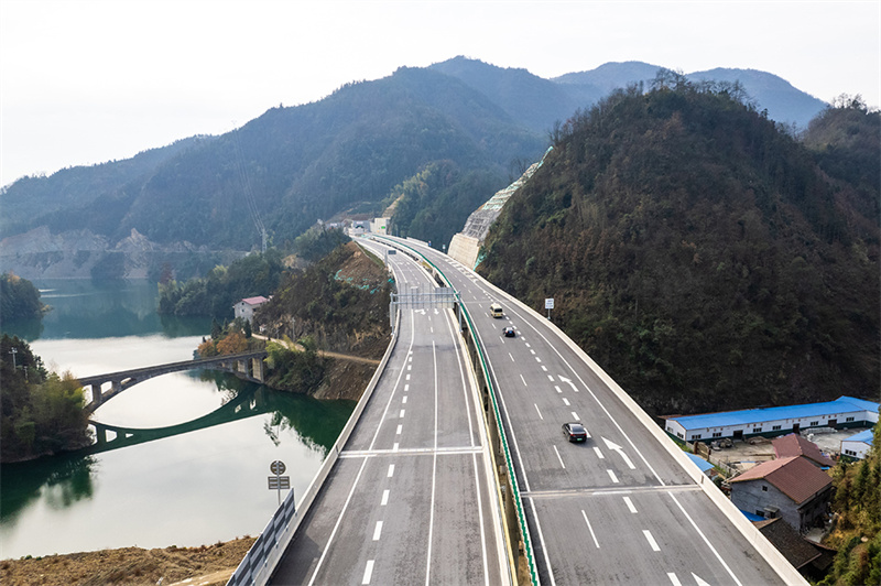 Autoestrada Guanzhuang-Xinhua na província chinesa de Hunan entra em opera??o