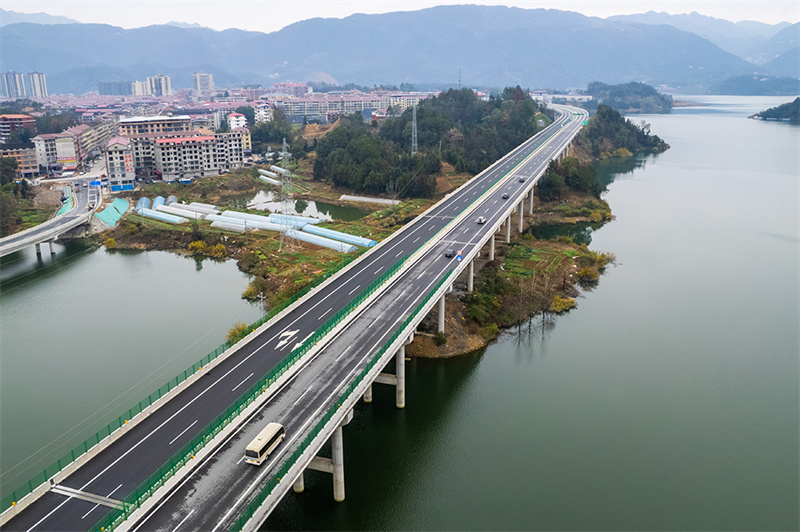Autoestrada Guanzhuang-Xinhua na província chinesa de Hunan entra em opera??o