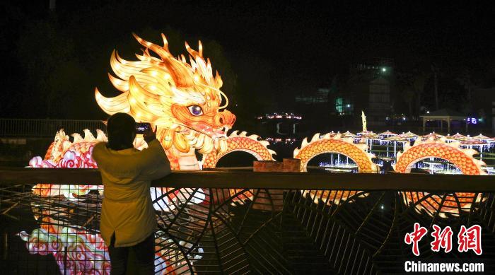 Festa das Lanternas do Ano do Drag?o de Wuhan é inaugurada