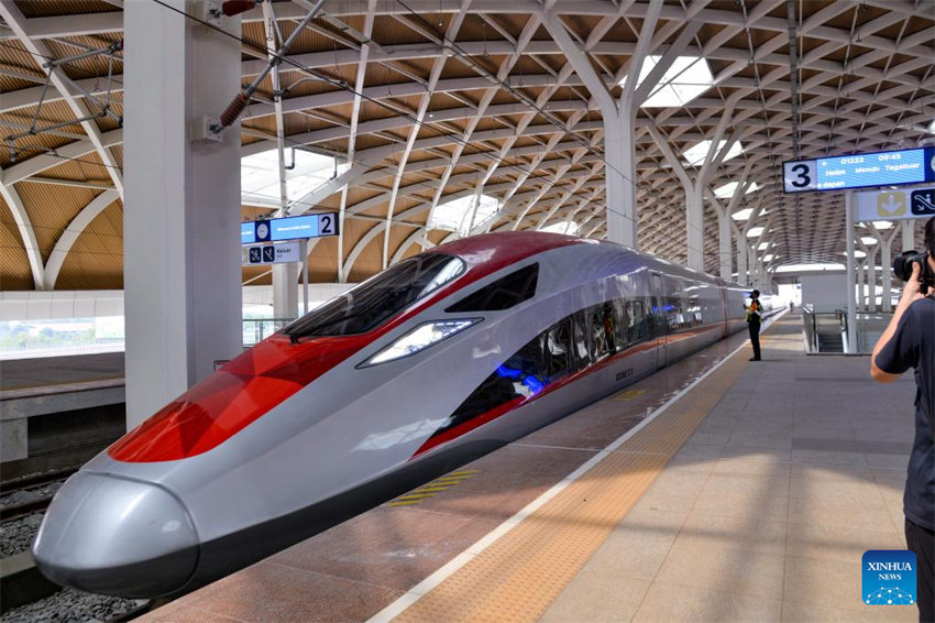 Ferrovia de alta velocidade de Jacarta-Bandung registra 1 milh?o de viagens de passageiros