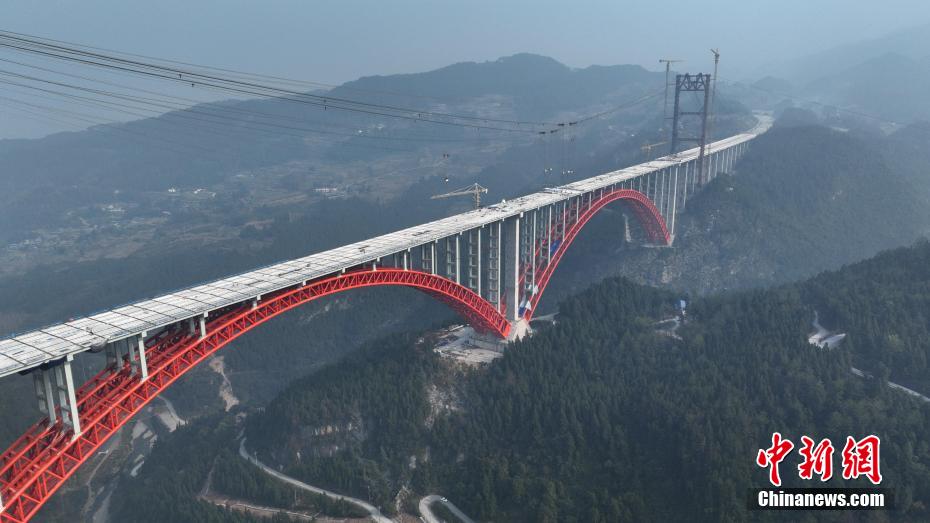 Foi unida a maior ponte em arco duplex em constru??o do mundo