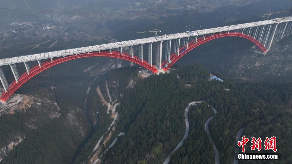 Foi unida a maior ponte em arco duplex em constru??o do mundo