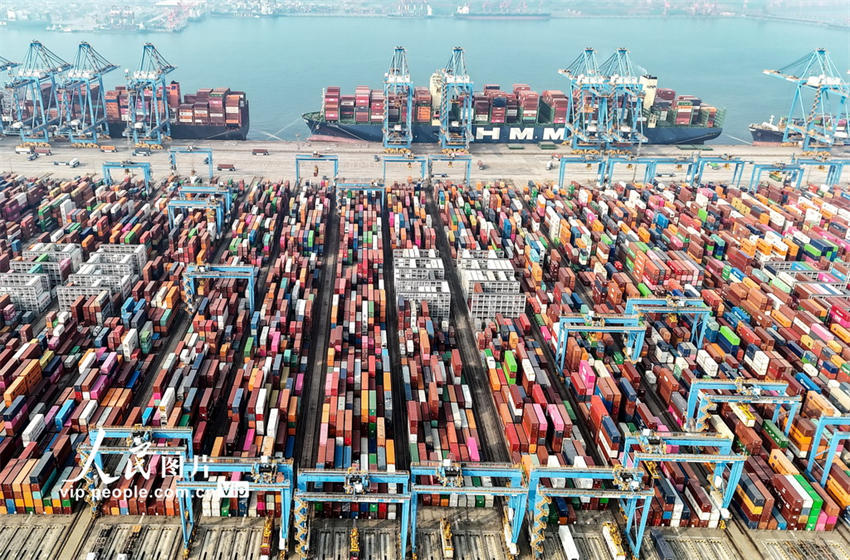 Projeto do terminal automatizado do Porto de Qingdao Fase III entra em opera??o
