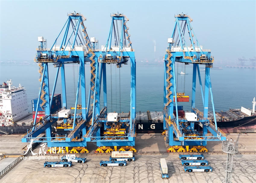 Projeto do terminal automatizado do Porto de Qingdao Fase III entra em opera??o