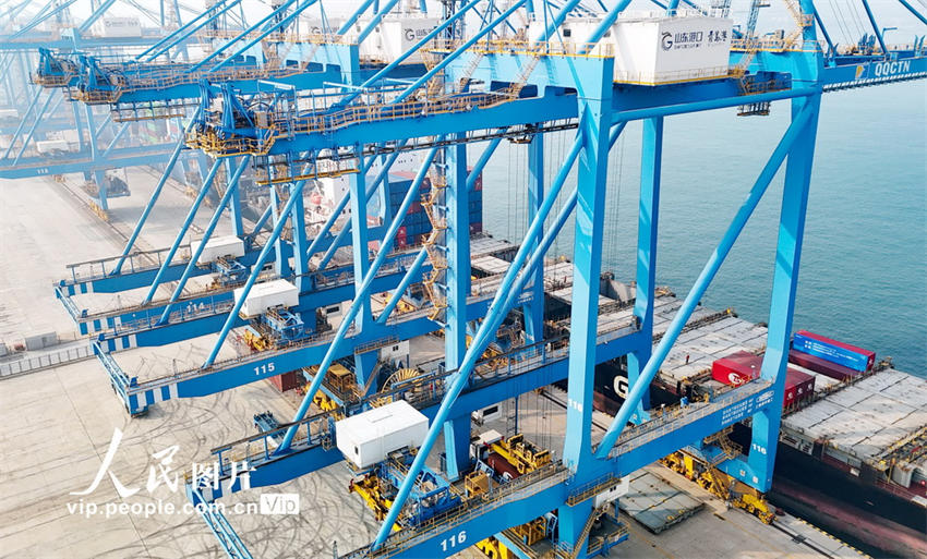 Projeto do terminal automatizado do Porto de Qingdao Fase III entra em opera??o