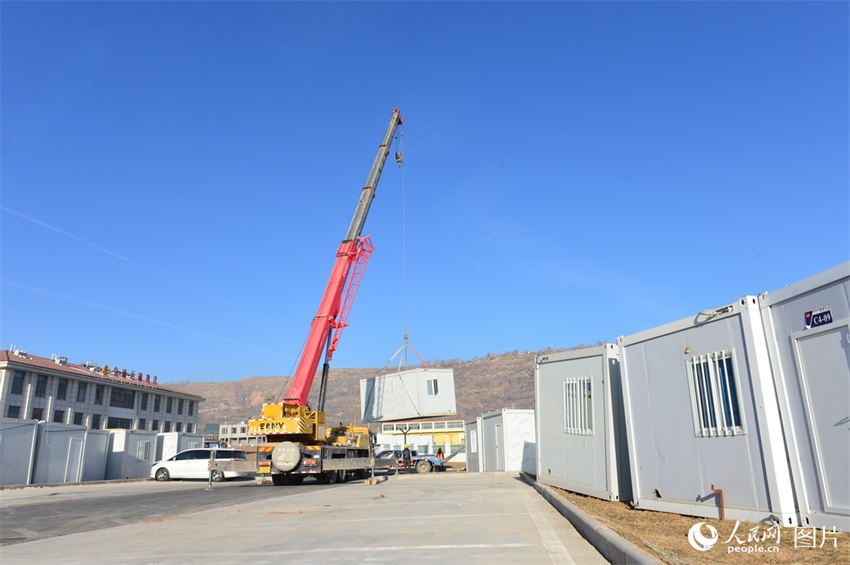Gansu: constru??o de casas pré-fabricadas no condado de Jishishan está em andamento