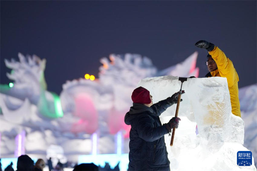 35o Concurso Internacional de Esculturas de Gelo de Harbin é inaugurado