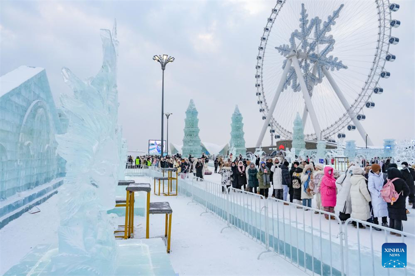Competi??o Internacional de Esculturas de Gelo de Harbin é concluída