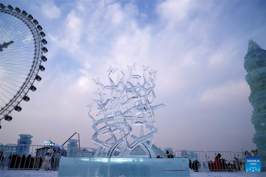 Competi??o Internacional de Esculturas de Gelo de Harbin é concluída