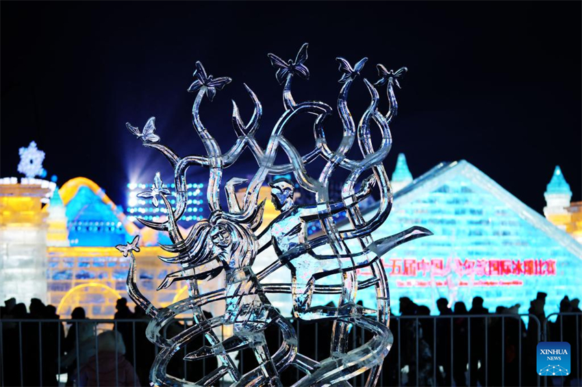 Competi??o Internacional de Esculturas de Gelo de Harbin é concluída