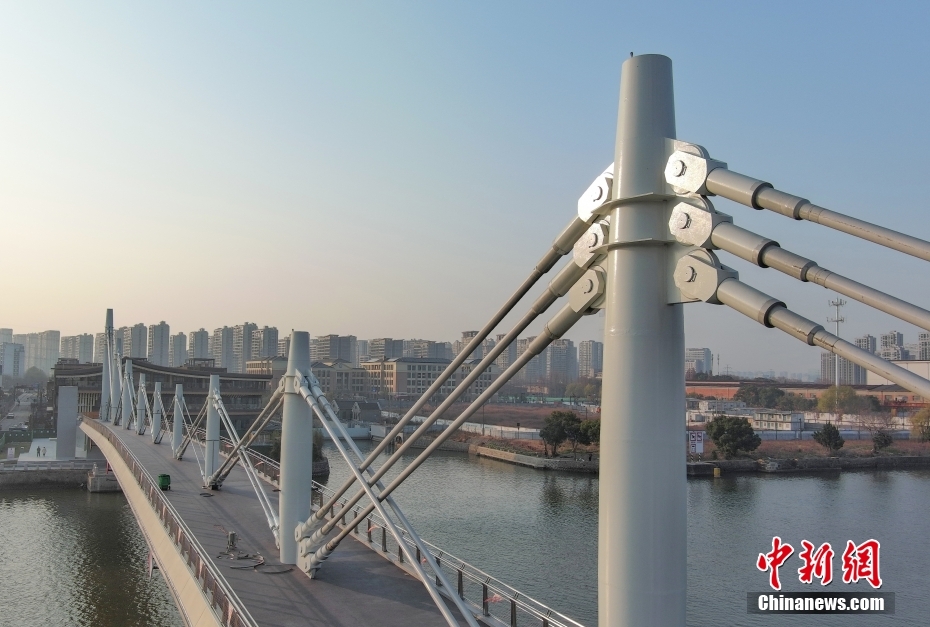 Constru??o da ponte em treli?a invertida de maior v?o do mundo é concluída no leste da China