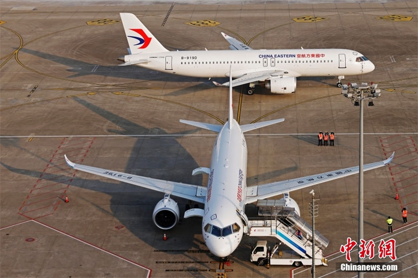 Avi?o comercial chinês C919 inaugura rota Shanghai-Beijing