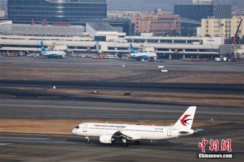 Avi?o comercial chinês C919 inaugura rota Shanghai-Beijing
